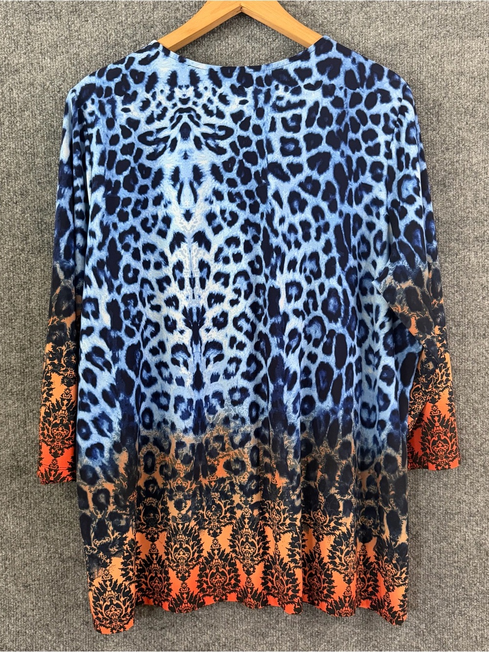 Susan Graver Womens 1X Liquid Knit Top Animal Print 3/4 Sleeve Blue Orange - Picture 2 of 8